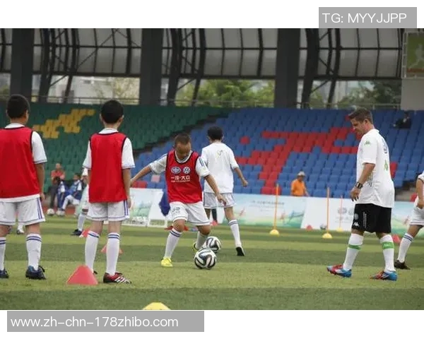 热爱足球的我:从小球迷到业余球员的成长之路 热爱足球的我:从小球迷到业余球员的成长之路